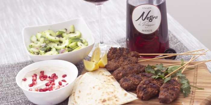 Gastronomie Vinarte. Avenue Negru de Drăgășani și koftas cu ... Image 1