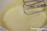 Prăjitură răsturnată cu banane și caramel Image 3