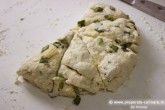 Scones cu ceapă verde și cașcaval Image 2