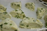 Scones cu ceapă verde și cașcaval Image 3
