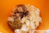 Vrăbioară de vită în crustă de ceapă cu salsa de căpșuni Image 1