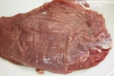 Vrăbioară de vită în crustă de ceapă cu salsa de căpșuni Image 2