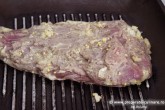 Vrăbioară de vită în crustă de ceapă cu salsa de căpșuni Image 4