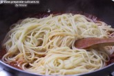 Spaghetti cu ton, măsline şi capere Image 4