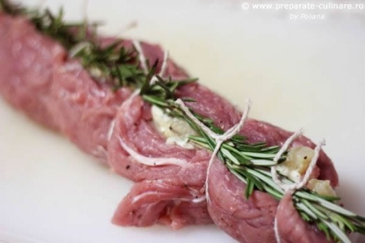 Mușchiuleț de porc cu pere și brânză albastră Image 1