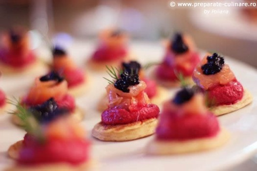 Blinis cu cremă de sfeclă și somon afumat Image 1