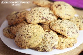 Cookies de ovăz cu ciocolată și alune de pădure Image 1